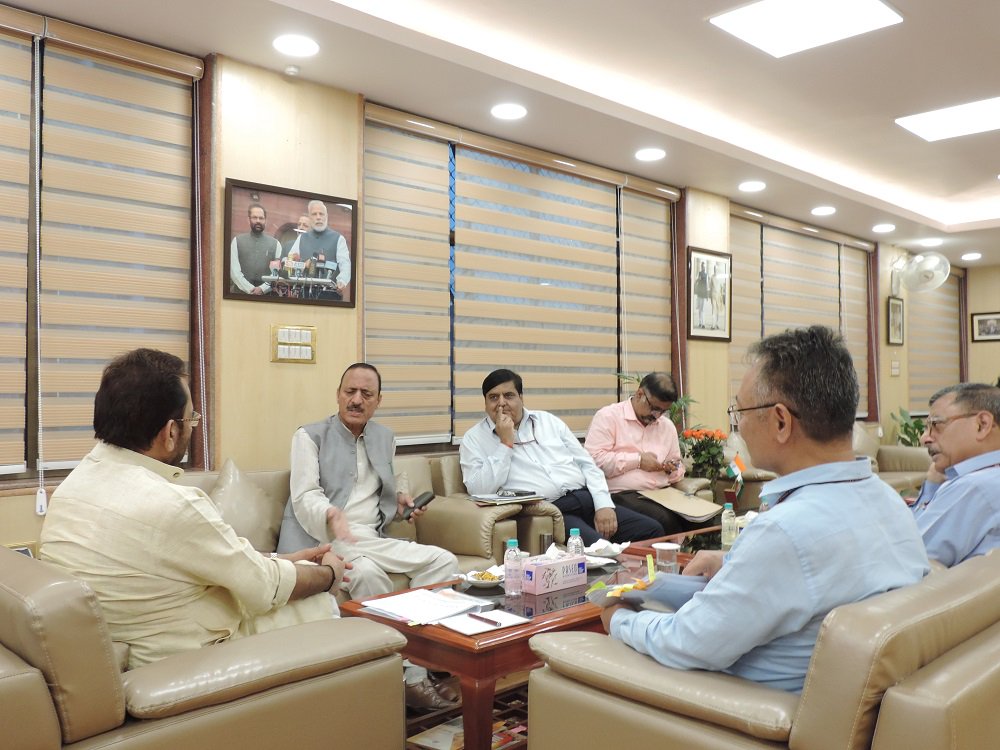 naqvimukhtar's tweet photo. Officials of Minority Affairs Ministry &amp; J&amp;K Govt discussed various on-going schemes in the state for socio-economic-educational empowerment. https://t.co/F6ySEbAjts