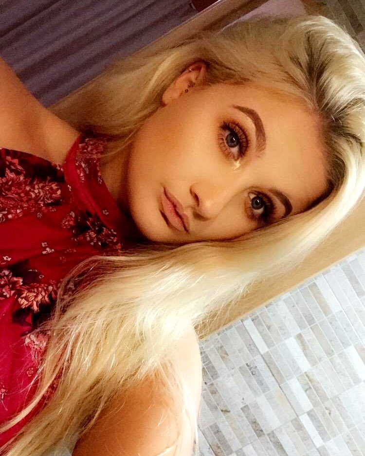 angelaawattx's tweet photo. 19 and tbh someone with a pulse would be alright.. #dapper29onsnap @dapperlaughs https://t.co/JmzxnKiTZN