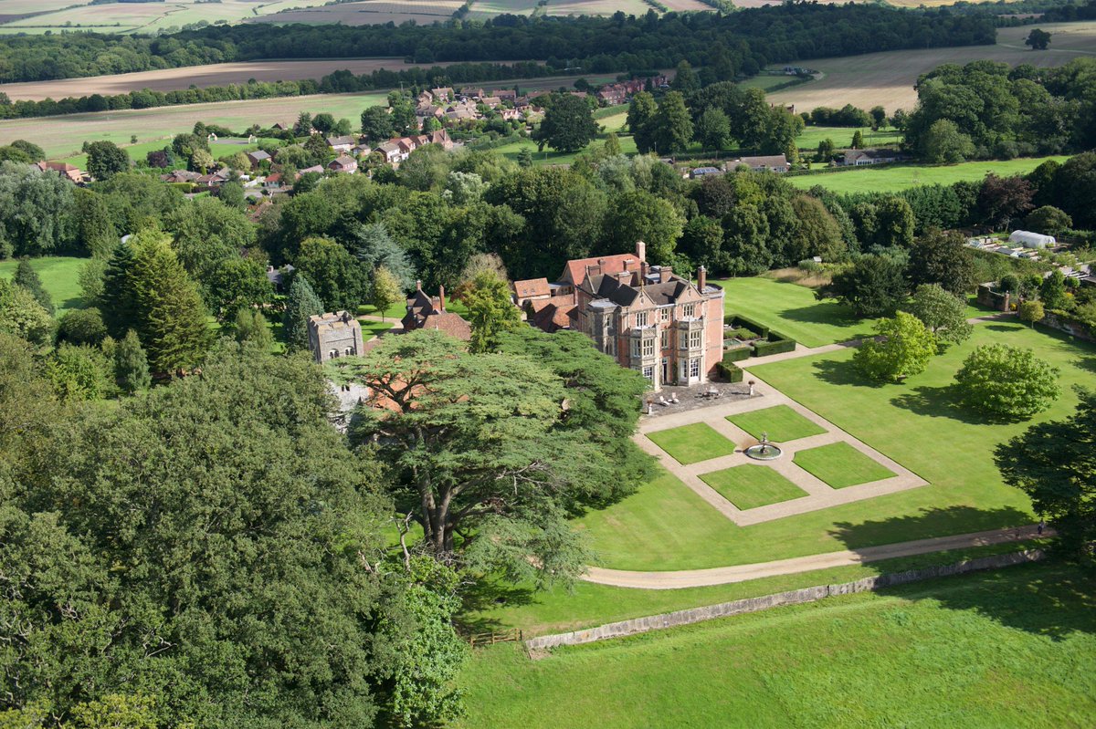 riannaelizabeth.com/10/2017/wickha… read all about us on <a href="/Ri_ElizabethM/">RiannaElizabeth</a>'s wonderful and creative blog #venue #blog #bridetobe