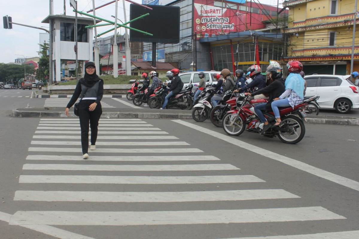 Image result for Saling hormat sesama pengguna jalan