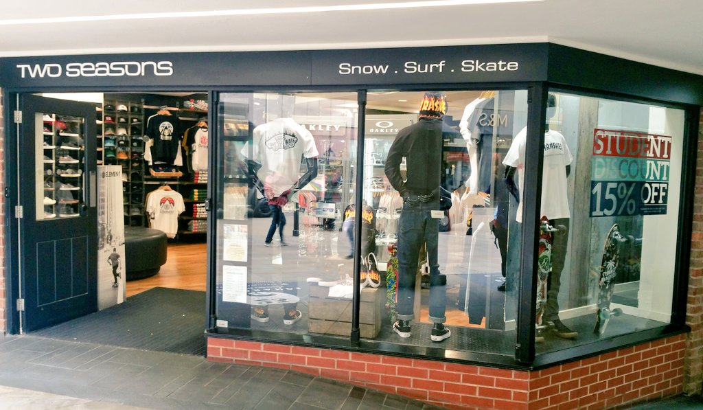 StudentsWorc's tweet photo. Visit @twoseasons #Worcester &amp;  register for all year round 15% DISCOUNT &amp; enter this weeks DAILY PRIZE DRAWS 😁👕 #WoecestershireHour https://t.co/VtEtUOKohx