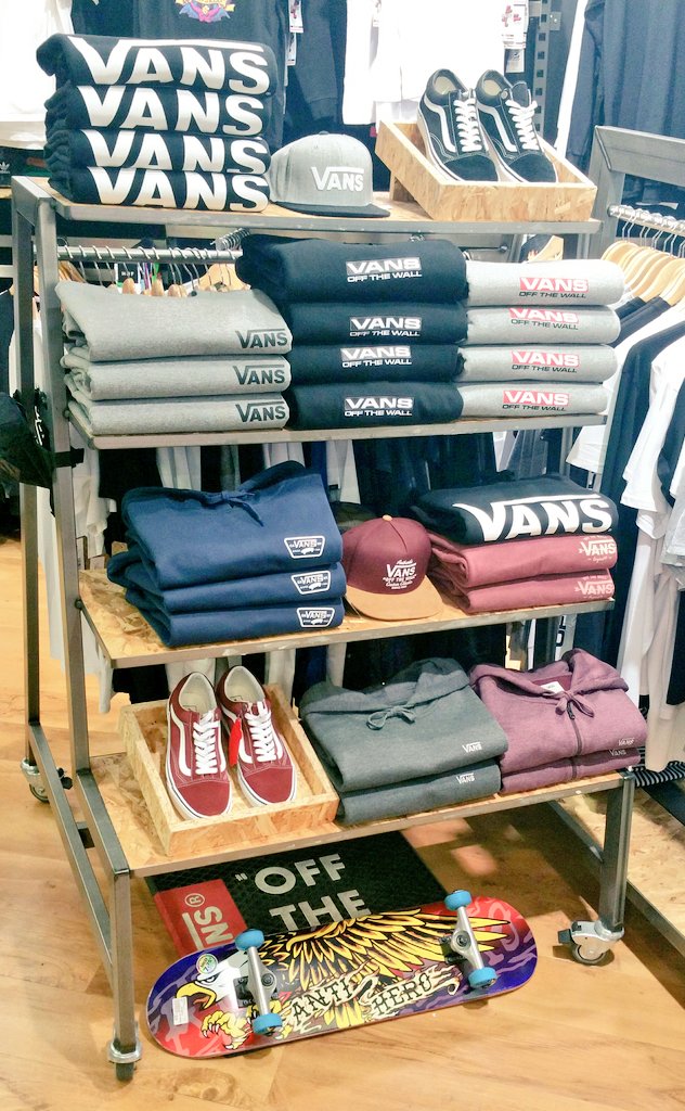 StudentsWorc's tweet photo. Visit @twoseasons #Worcester &amp;  register for all year round 15% DISCOUNT &amp; enter this weeks DAILY PRIZE DRAWS 😁👕 #WoecestershireHour https://t.co/VtEtUOKohx