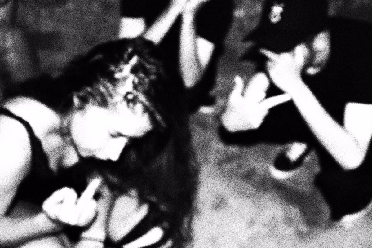 MKJ817's tweet photo. Goth Witches Trappin' In Your Cemeteries 🖤 https://t.co/MMNFBlmhJq
