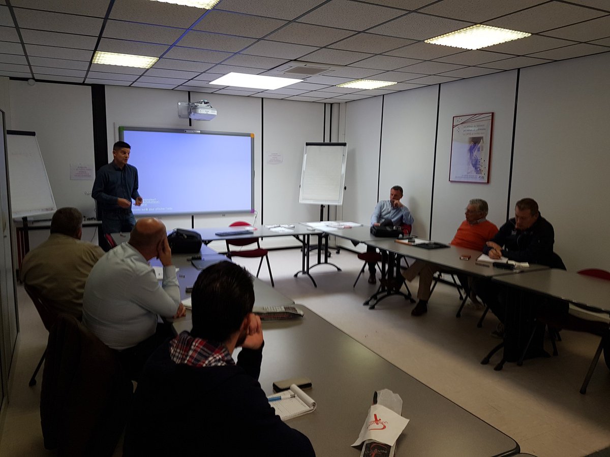 CAPEB59's tweet photo. La #capeb nord accueille les #createurs du #batiment suivis par @Initiative_LMN #rge #handibat #formation https://t.co/2n2c1YahNl