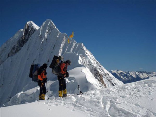loscarponecai's tweet photo. 📅 #AccaddeOggi
Il #4ottobre 2008 Nives Meroi, Romano Benet e Luca Vuerich toccavano la cima del #Manaslu, 8.156 m. https://t.co/dLdSMgwSdx