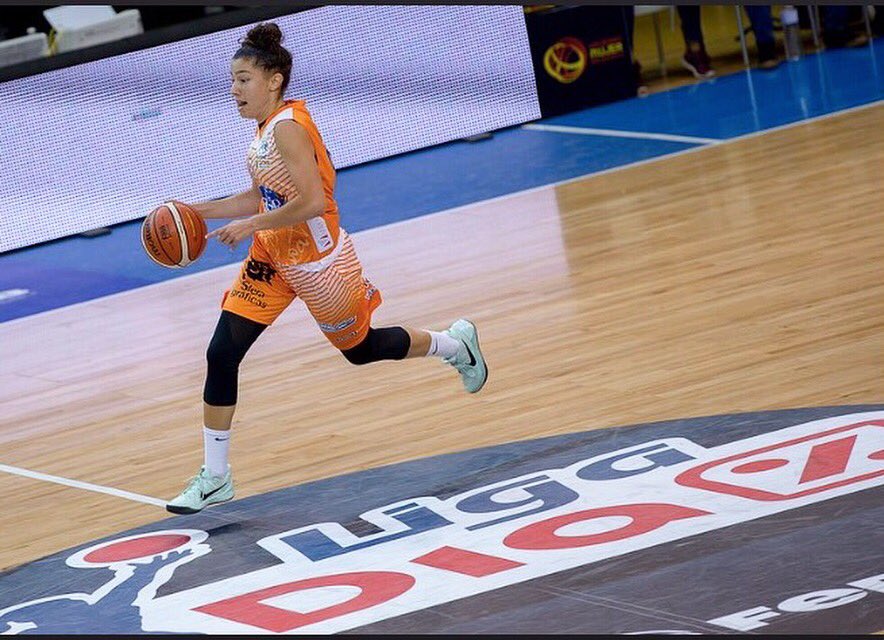 ainhoalopezr8's tweet photo. "Ella corría, nunca le enseñaron a andar." 🏀🏃🏽‍♀️20:00h vs @GKesb #SecondBattle #Pels900 🌹💛❤️ https://t.co/uxh8iW9ly5