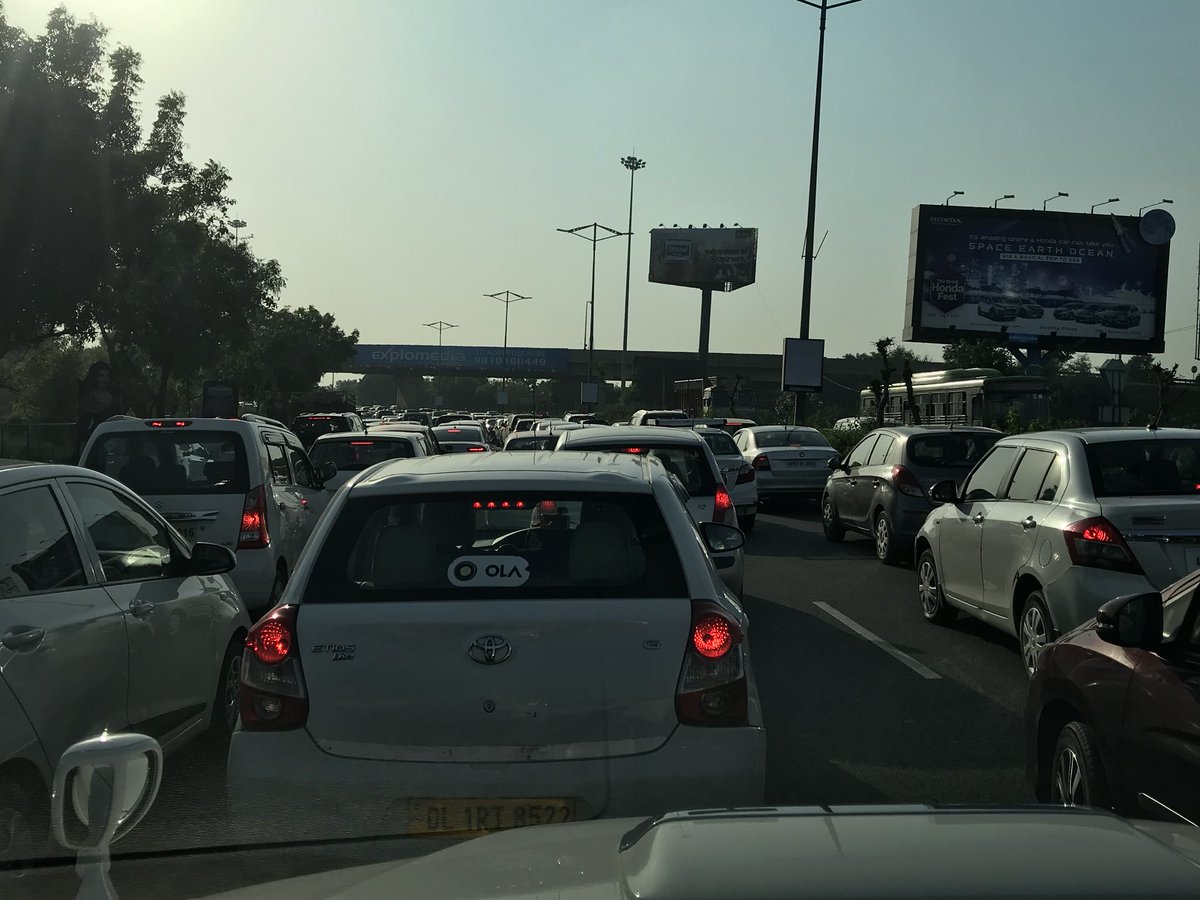 sudhirchaudhary's tweet photo. Huge jam at DND flyway because of MCD toll collection booth operating in most primitive manner.No Govt;No Admn,No Police.Why did I vote? https://t.co/6zmsN0q7kA