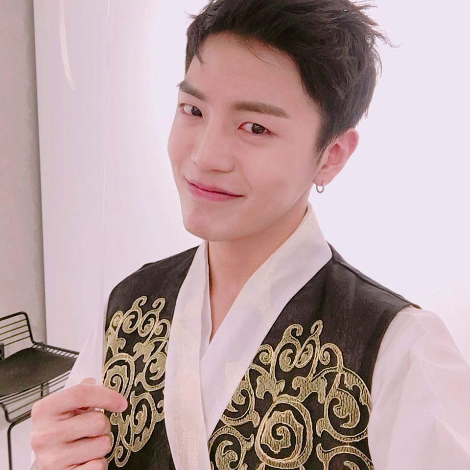 DLSgqIzUMAMmWqr.jpg:large