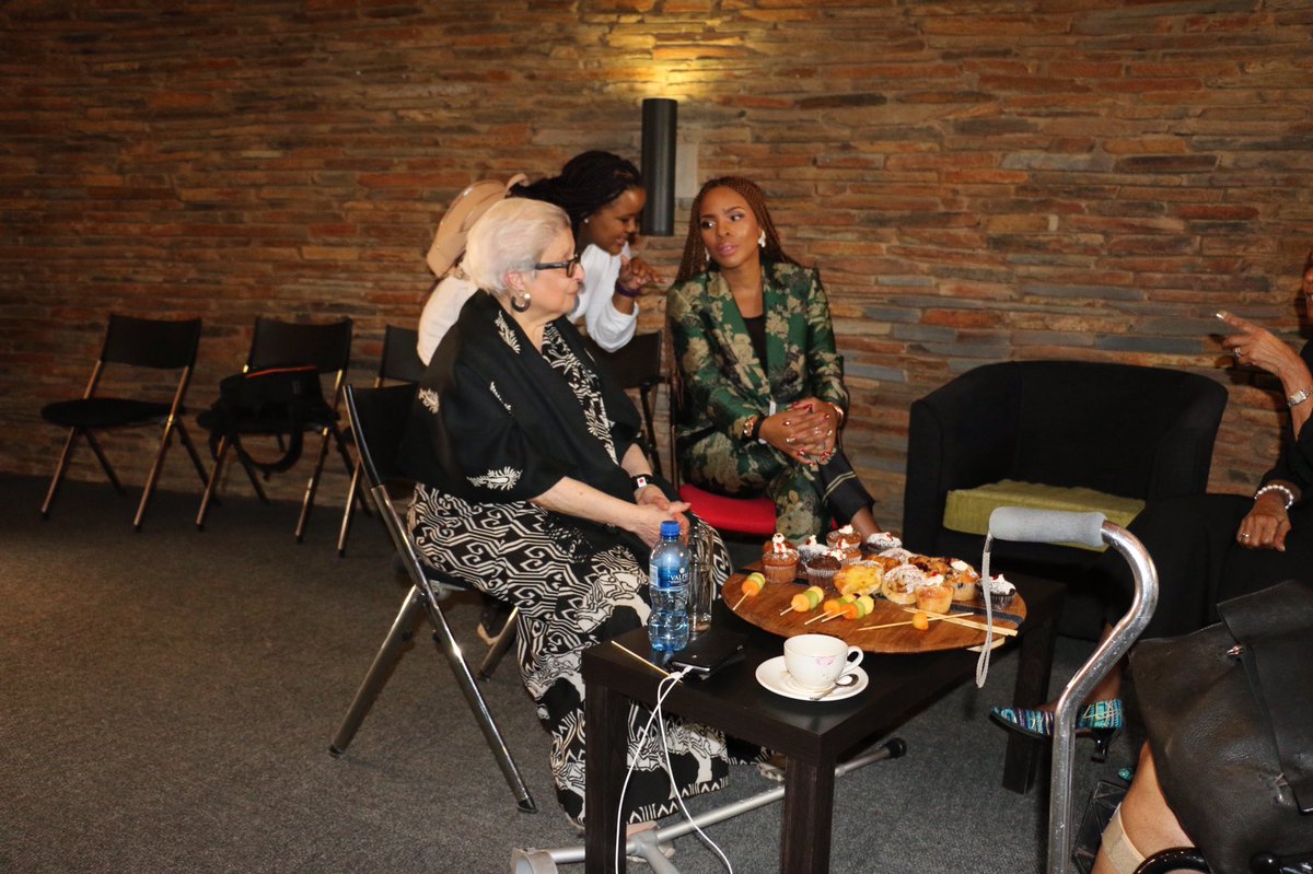MasechabaMposwa's tweet photo. Breakfast with Power Women, Frene Ginwala, Zanele Mbeki and Tselane Tambo. βπΎβπΎβπΎ
#Tambo100
#ORTamboCoinLaunch
#SAMint
#TamboFoundation https://t.co/bJMStRAwgQ