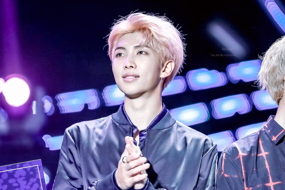 Athenaa_MD's tweet photo. 170929 #김남준 #RM #NamJoon #MrKim #HandsomeMon 🤴🏼#Hearttrob #랩몬스터 #방탄소년단 #BTS @BTS_twt https://t.co/4gDtAzgJVB