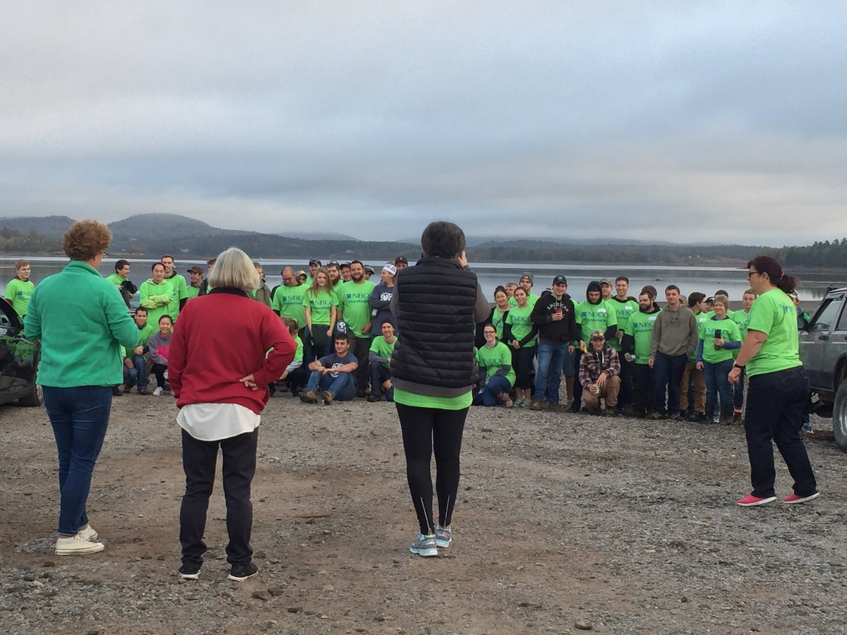 Eager <a href="/myNBCC/">New Brunswick Community College</a> @SeeStAndrewsNB students begin our service day <a href="/ministersisland/">Ministers Island</a> #transformNB