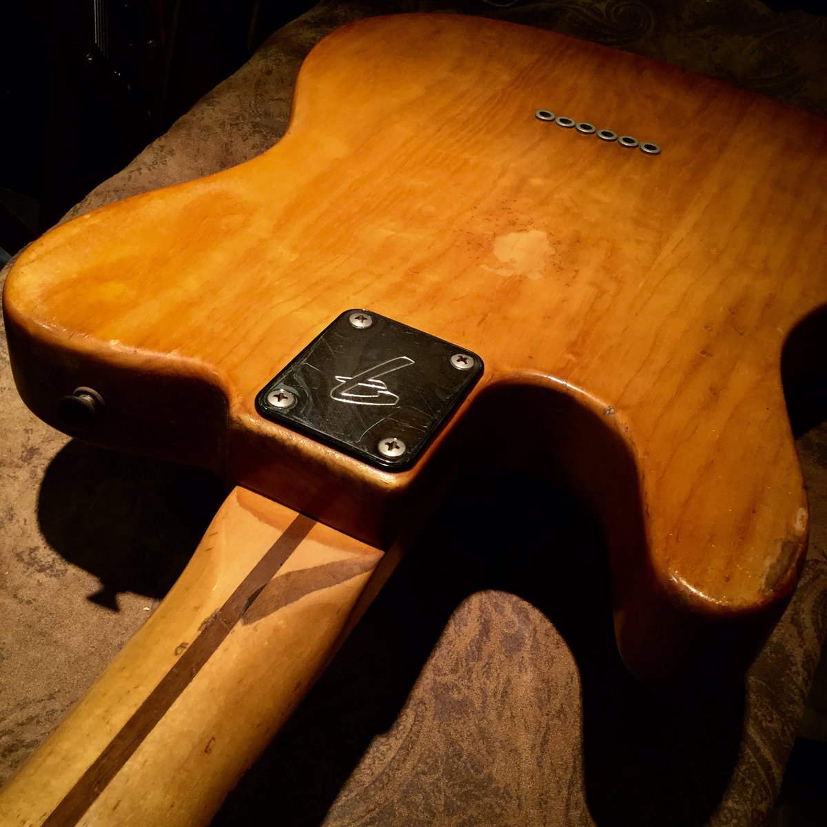 1484umeda's tweet photo. 『Fender / 1978 TELECASTER』
「ヴィンテージの気品。」
#Vintage #Guitar #Telecastar https://t.co/25pqt42h8U