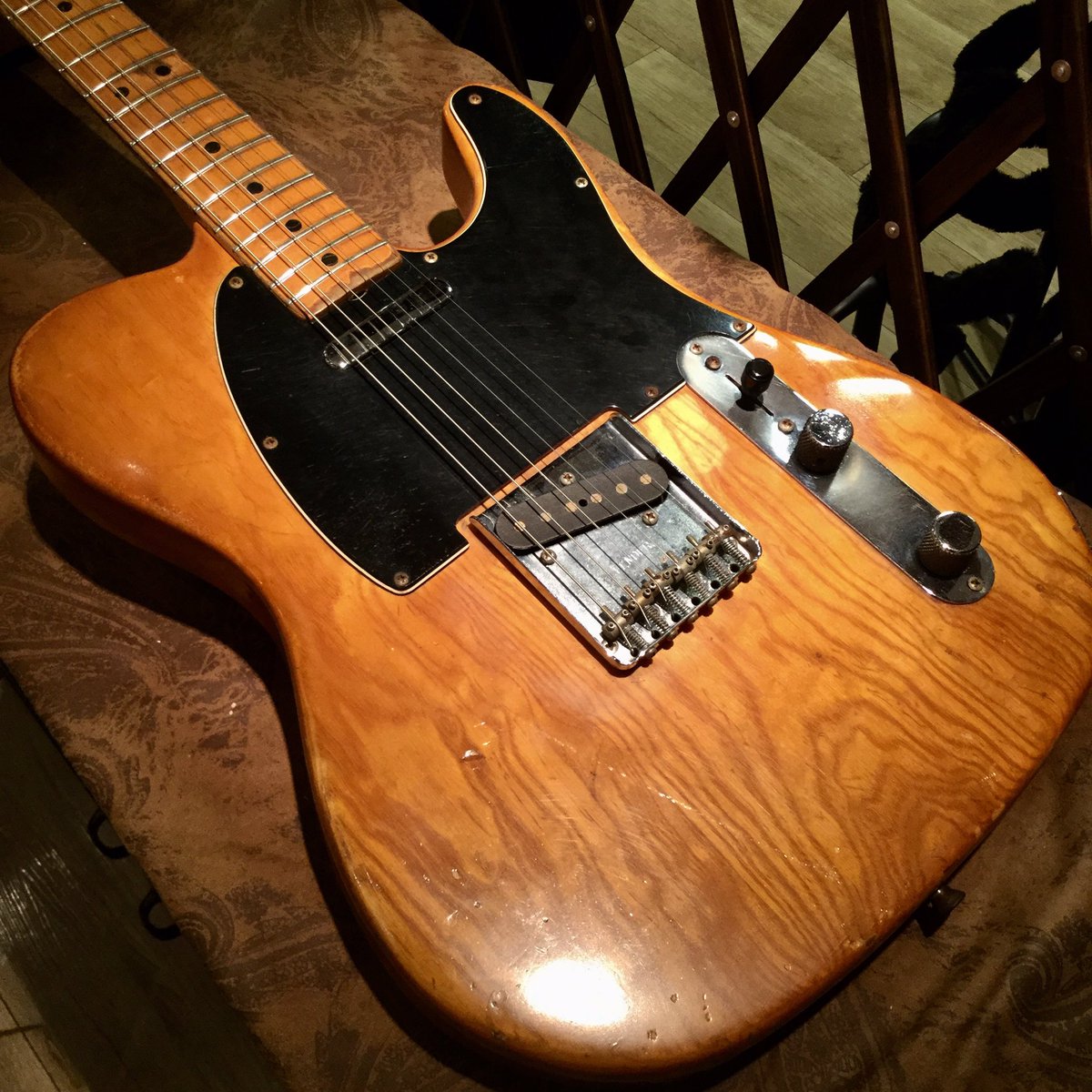 1484umeda's tweet photo. 『Fender / 1978 TELECASTER』
「ヴィンテージの気品。」
#Vintage #Guitar #Telecastar https://t.co/25pqt42h8U
