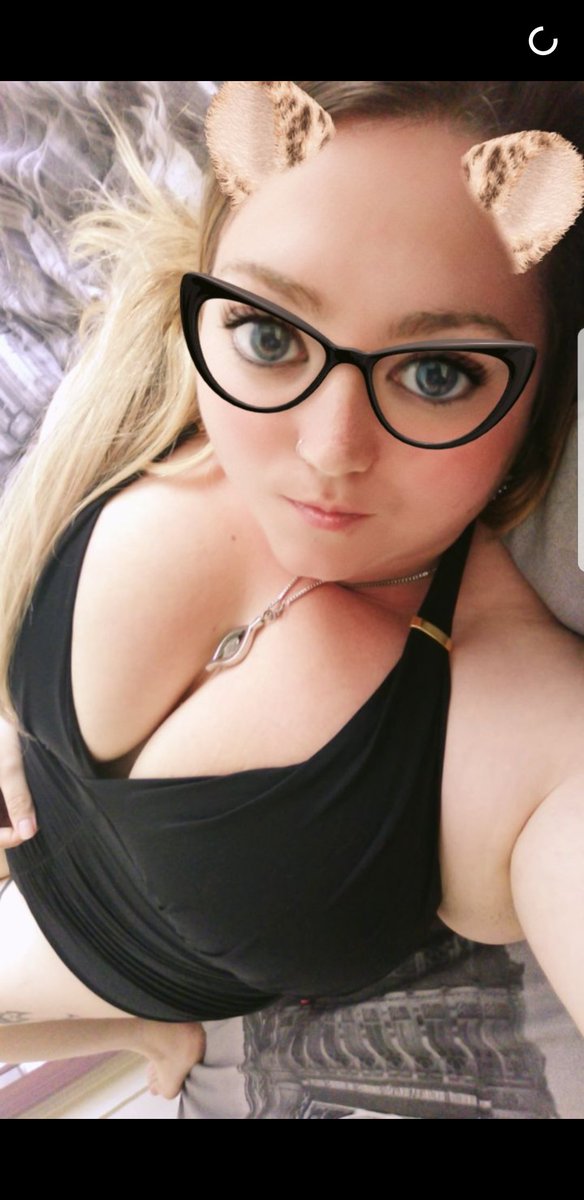 QueenDolly92's tweet photo. #queen #godess #findom #paypig #imtheone #demanding #shoegod #gobuymeshoes #amazonwishlist  #itsthegodesswayornoway  kik  jennakirk1992 https://t.co/Ssx4aOMiT9