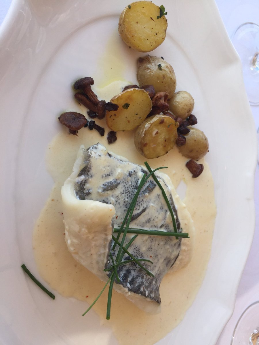 vastenaekel's tweet photo. Bon appetit #lescale #port #Sainttropez #sun #repas #👍@StTropezAddict @SSlabbaert @GolfeStTropez #bonheur #voilesdesainttropez https://t.co/cOCB1zrx2Y