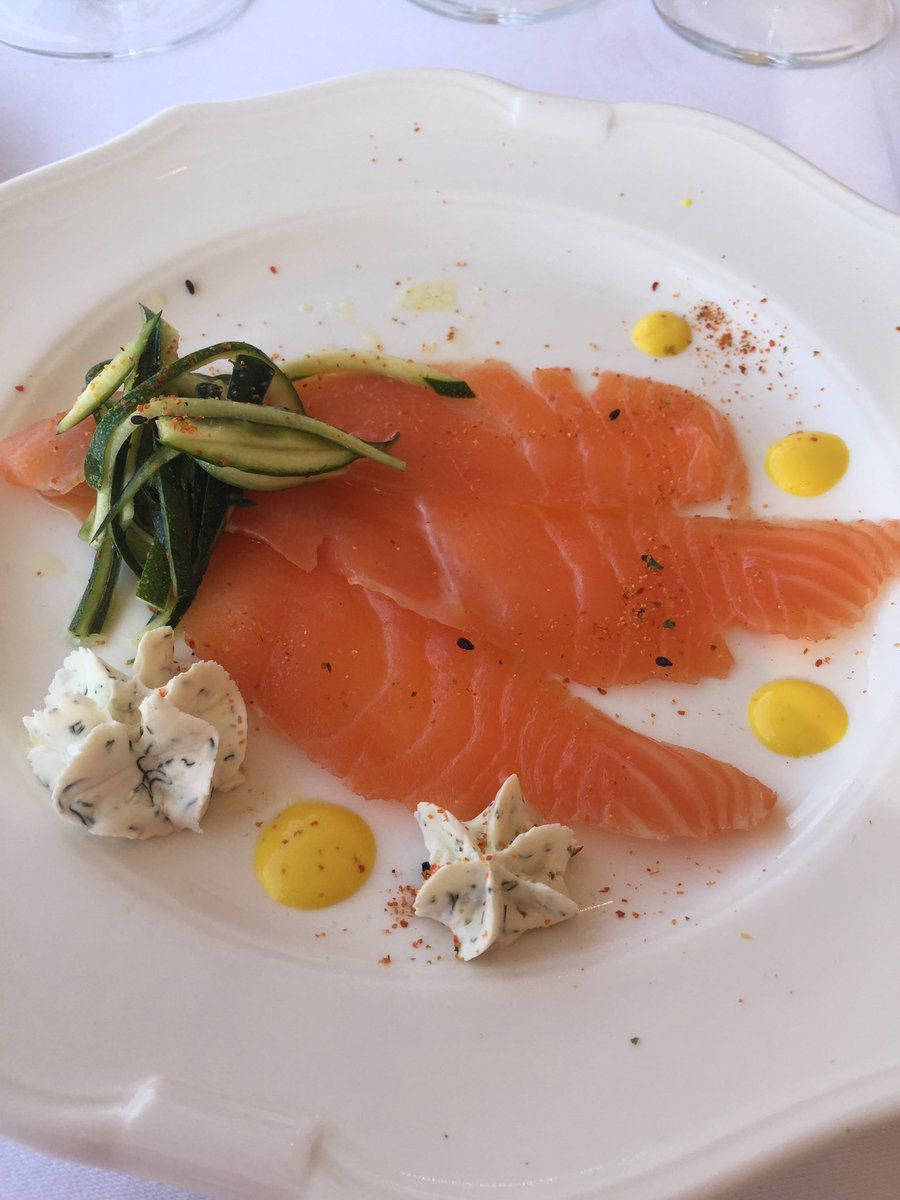 vastenaekel's tweet photo. Bon appetit #lescale #port #Sainttropez #sun #repas #👍@StTropezAddict @SSlabbaert @GolfeStTropez #bonheur #voilesdesainttropez https://t.co/cOCB1zrx2Y