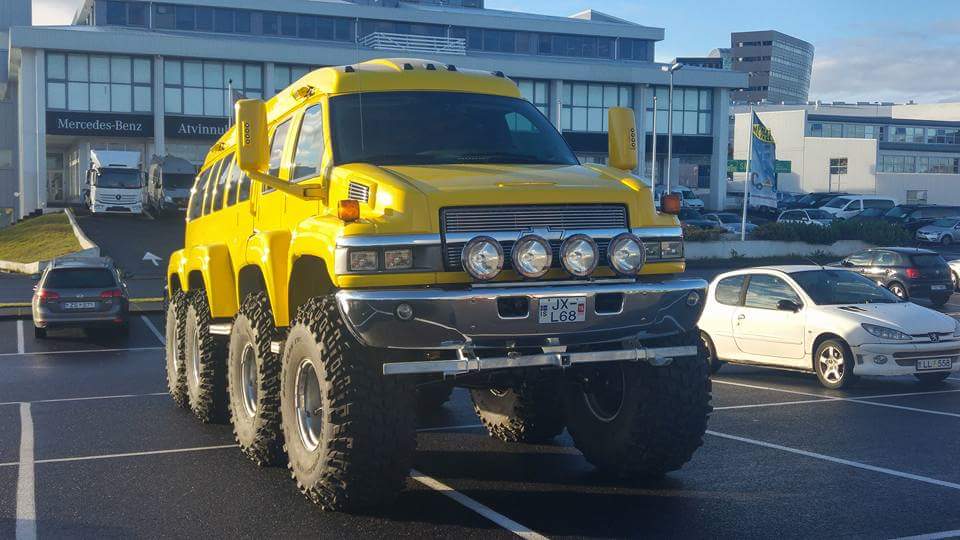 CaptIceland's tweet photo. @BTLSRadio @ricinmidland @TheRobbShow @25btls @MattMasur @RyanBTLS @BMWE31 

Came across this grocery getter beast yesterday.

#8x8
#54inch https://t.co/GpBMlTPOIV