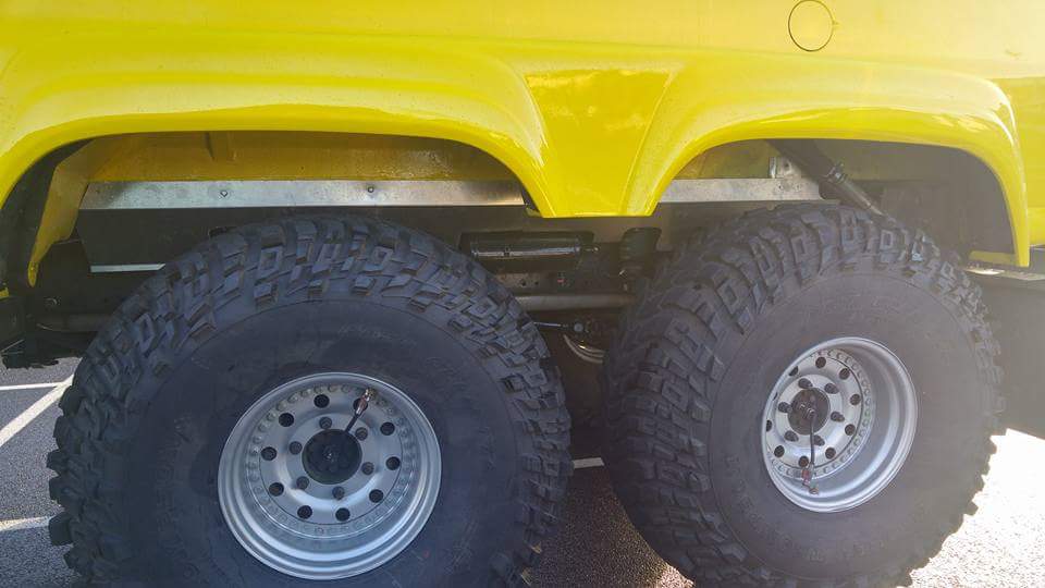 CaptIceland's tweet photo. @BTLSRadio @ricinmidland @TheRobbShow @25btls @MattMasur @RyanBTLS @BMWE31 

Came across this grocery getter beast yesterday.

#8x8
#54inch https://t.co/GpBMlTPOIV
