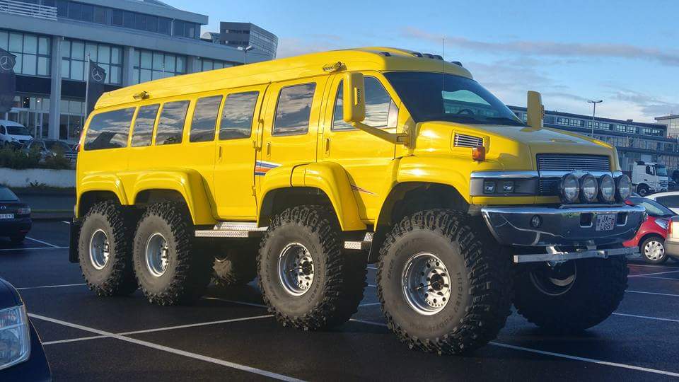 CaptIceland's tweet photo. @BTLSRadio @ricinmidland @TheRobbShow @25btls @MattMasur @RyanBTLS @BMWE31 

Came across this grocery getter beast yesterday.

#8x8
#54inch https://t.co/GpBMlTPOIV