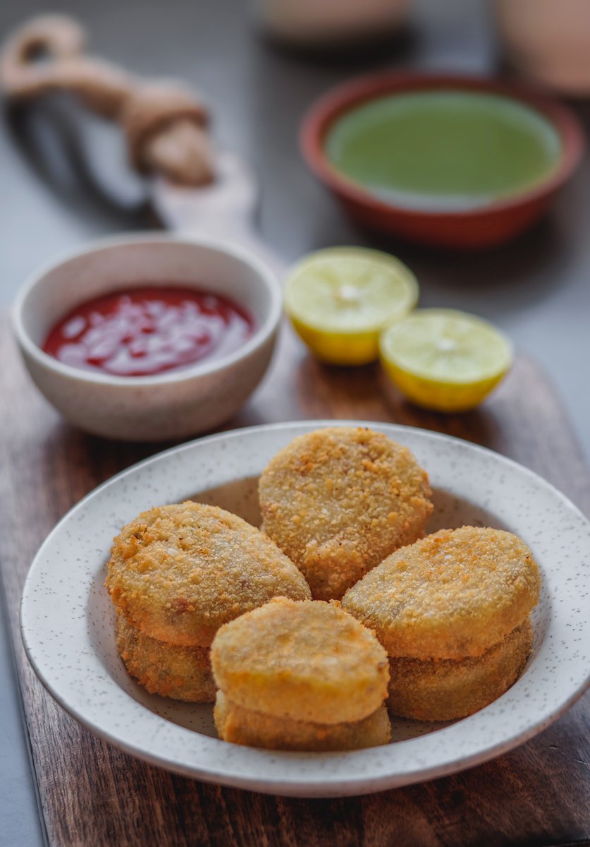 Eatstory's tweet photo. That time of the day when all you WANT is a cup of tea and some cutlets. Shot for #Vegit by @eatstoryart and styled by 🙋
#foodPhotography https://t.co/Ko5GqziE3B