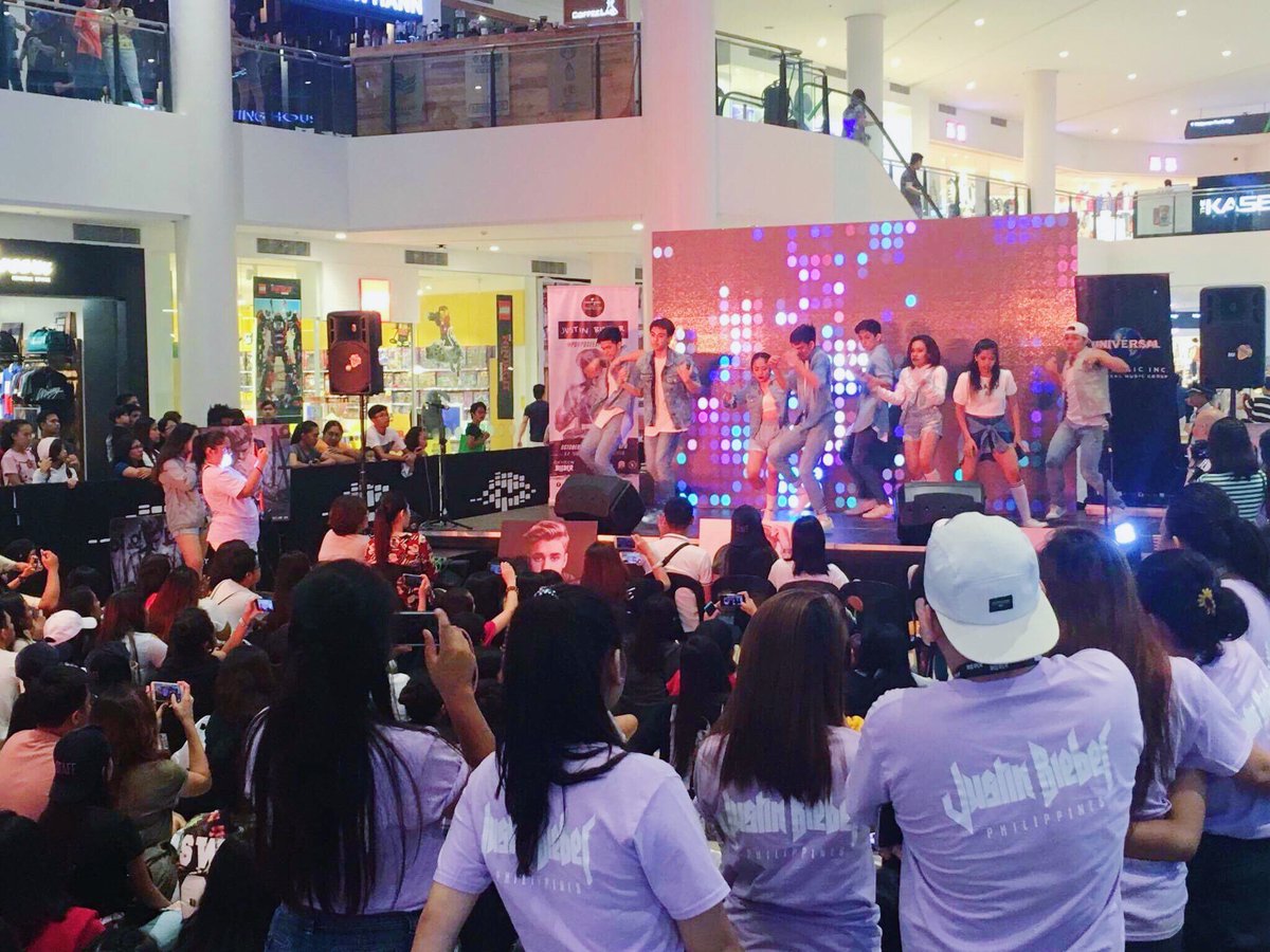 UP_TownCenter's tweet photo. Thank you for reliving the #PuposeExperienceAtUPTC, Filipino Beliebers! 🤘🏻 @mca_music #PurposeExperience #UPTCLovesYou https://t.co/1SCHGHqTwt