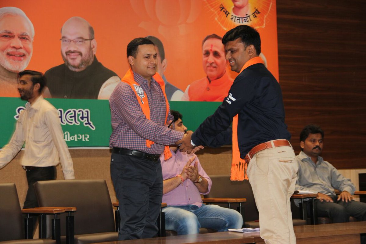 iGaurangPadhya's tweet photo. "શ્રી કમલમ્" પ્રદેશ કાર્યાલય ખાતે #ઉત્તર_ઝોન_સોશિયલ_મીડિયા_વકઁશોપ ITSM રાષ્ટ્રીય ઇન્ચાર્જ શ્રી અમિતભાઈ માલવીયાની ઉપસ્થિત માં યો��ાયો. https://t.co/WuRU9nT2fx