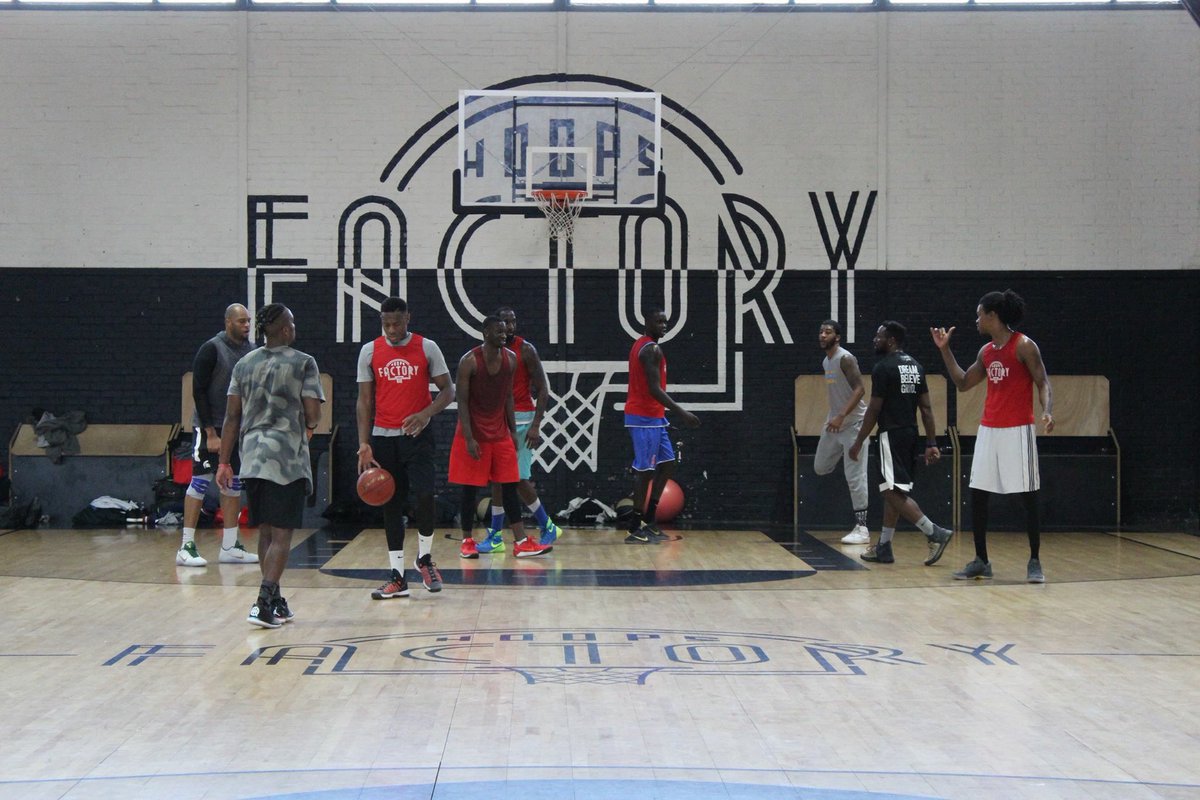 Hoops_Factory's tweet image. Work hard 💪🏾💦🏀 #HFParis #HoopsTraining