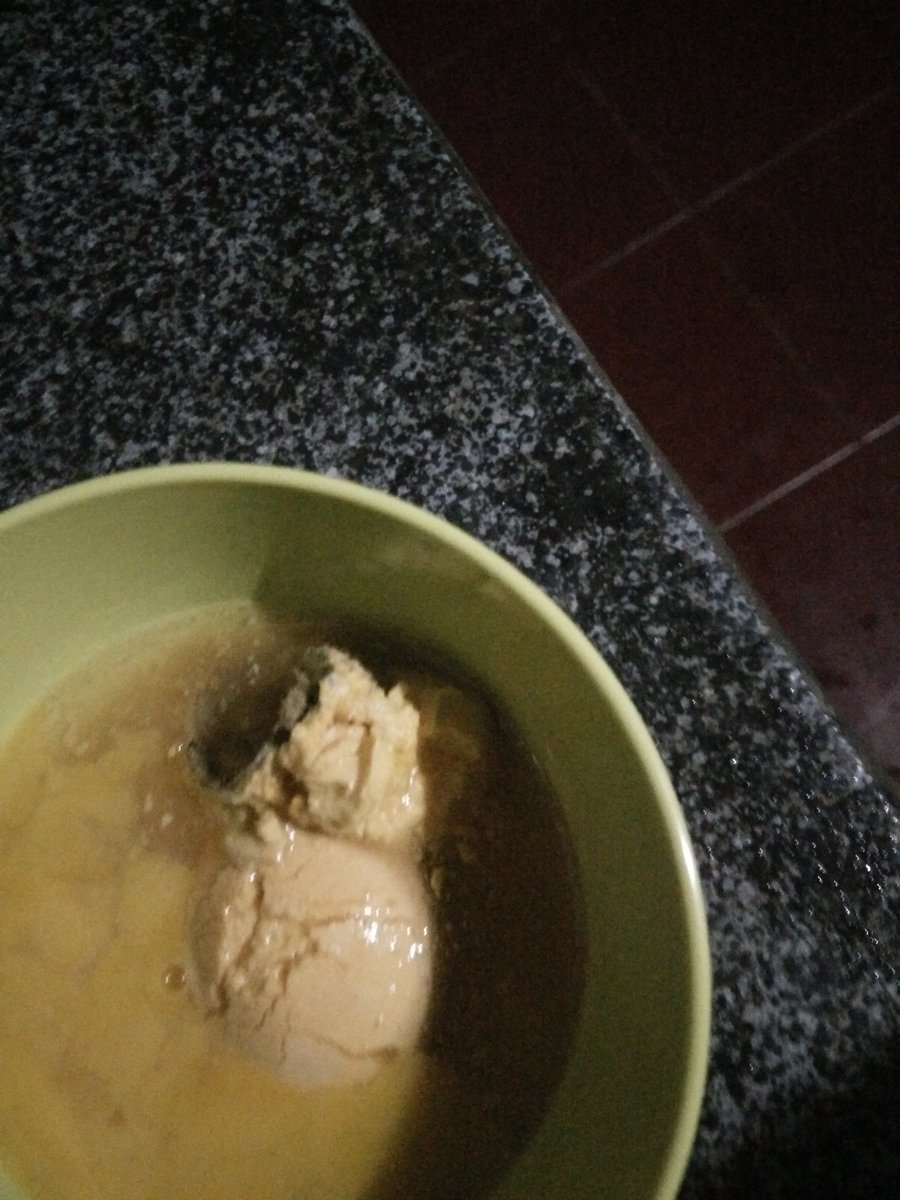 HKSJAYA's tweet photo. @Indomaret Tlg pikirkan komplen,  tweet, sms kok cuek,  telur busuk dijual di indomar?  Tgl 3 saya beli https://t.co/QTzoUkNu11
