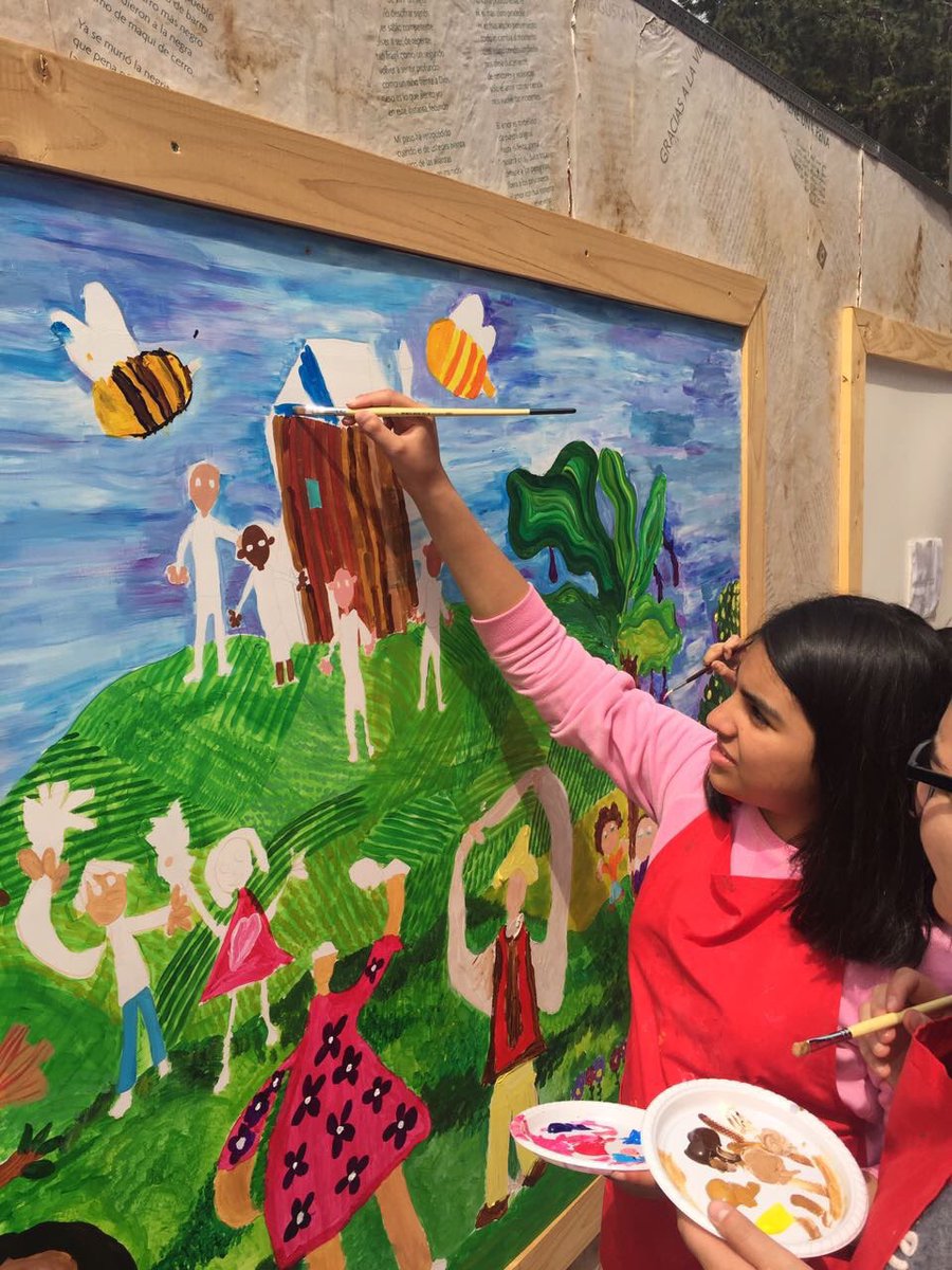 Teleton's tweet photo. Hoy celebramos el cumpleaños de Violeta Parra con este mural creado por los niños de #Teletón 🎈 ¡Gracias a la Vida! 🖌🎨
#VioletaParra100 https://t.co/in5LrulIOk