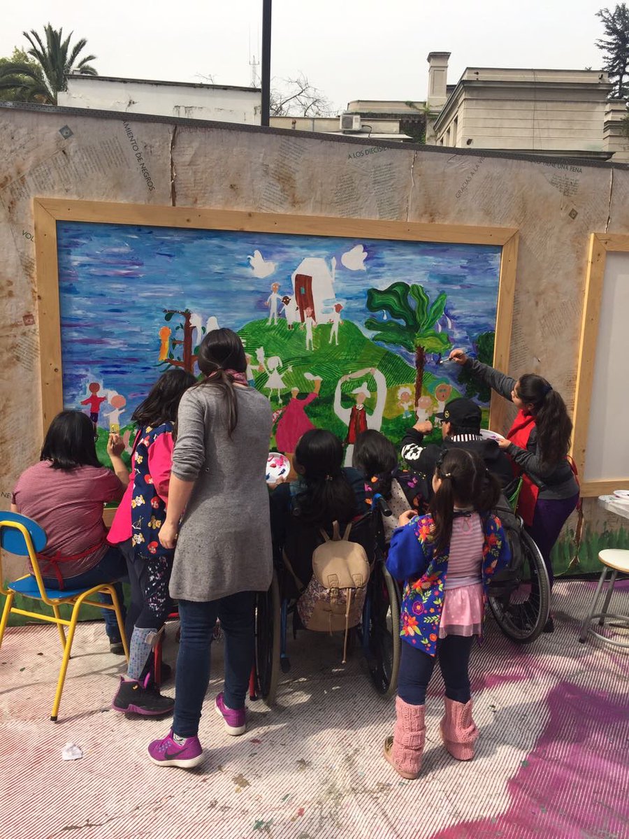Teleton's tweet photo. Hoy celebramos el cumpleaños de Violeta Parra con este mural creado por los niños de #Teletón 🎈 ¡Gracias a la Vida! 🖌🎨
#VioletaParra100 https://t.co/in5LrulIOk