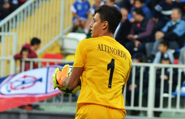 Guardian gazetesi, 2000 doğumlu en yetenekli 60 futbolcu listesinde Altınordu kalecisi Berke Özer'e de yer verdi.