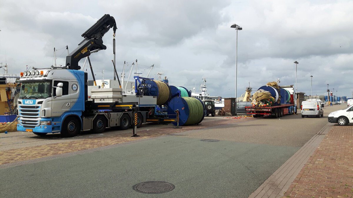 AlbertVCU's tweet photo. Druk met diverse schepen omzetten vd Noordzee naar het Franse kanaal #Combirope #Flyshootnetten #Ymuiden #ExtraTrucks https://t.co/YB6ivOH7SX
