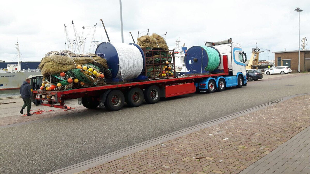 AlbertVCU's tweet photo. Druk met diverse schepen omzetten vd Noordzee naar het Franse kanaal #Combirope #Flyshootnetten #Ymuiden #ExtraTrucks https://t.co/YB6ivOH7SX