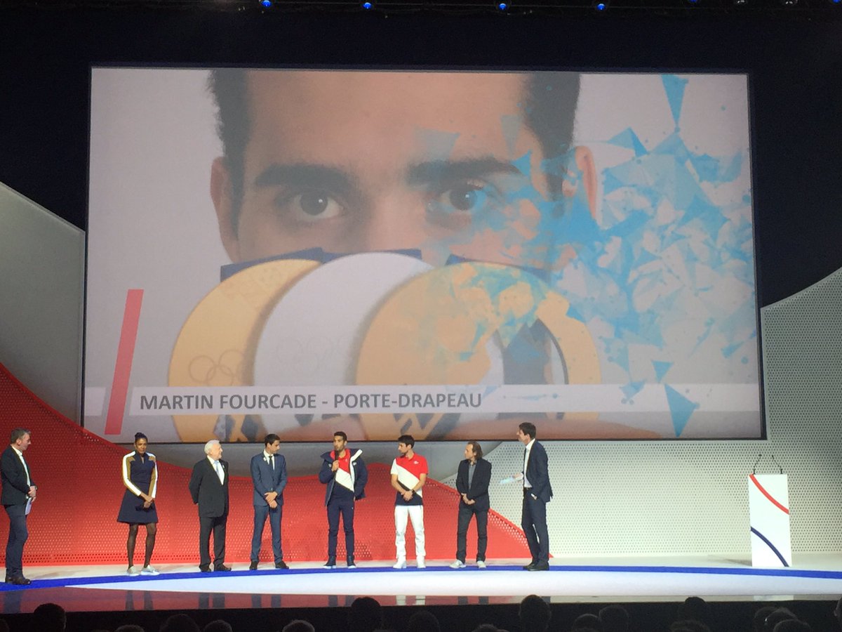 👍<a href="/martinfkde/">Martin Fourcade</a> porte drapreau JO #PyeongChang2018 #EspritBleu