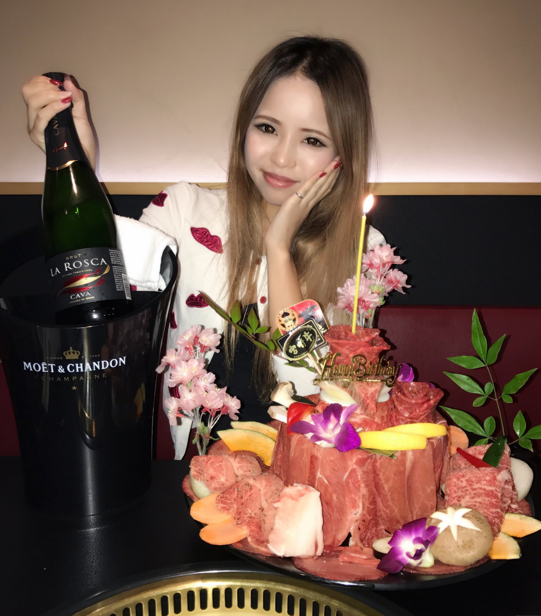Dj Nana 名古屋の名物 バースデー お肉 ケーキ ありがとう 今日もシャンパン T Co Xwiugzrxo8 Twitter