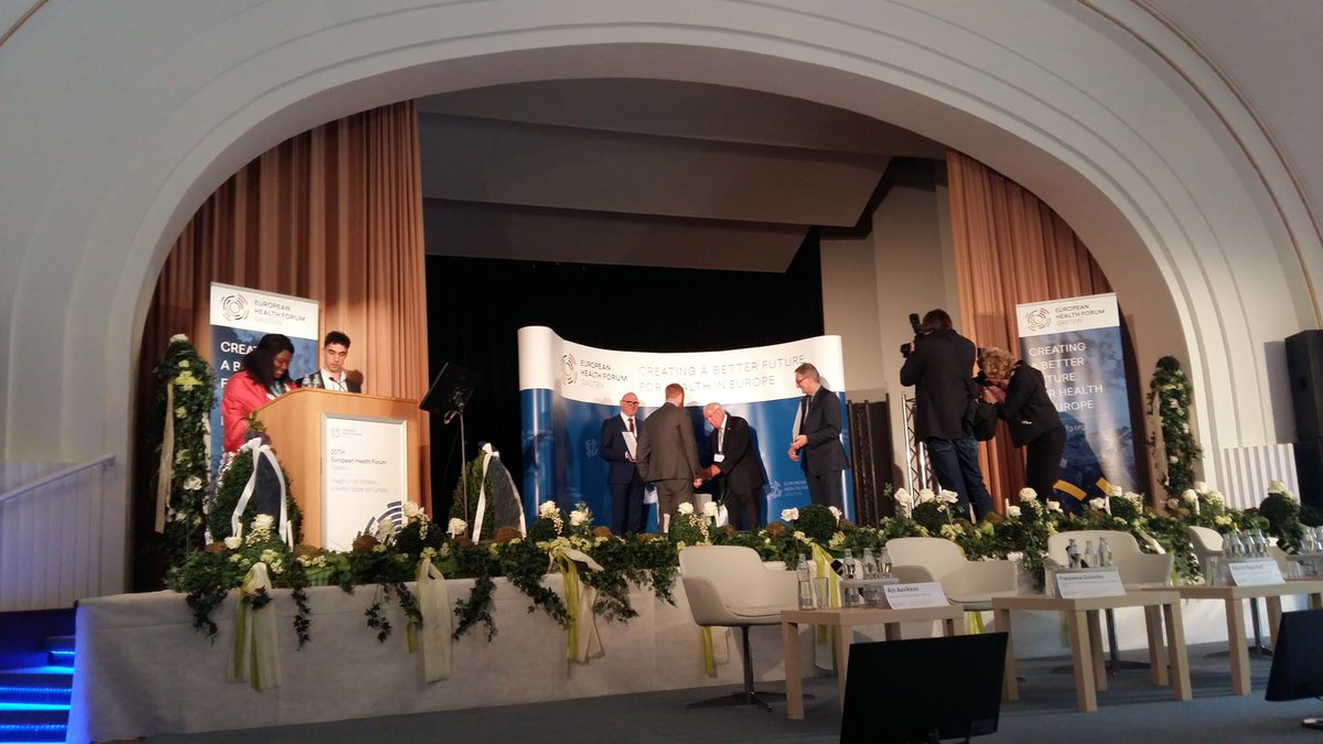 GasteinForum's tweet photo. Aaand the winner is...#GenEquip! Congratulations to @AHGSkirton and team. #eha2017 #ehfg2017 #crossborder #healthcare https://t.co/uSgeLROcyf