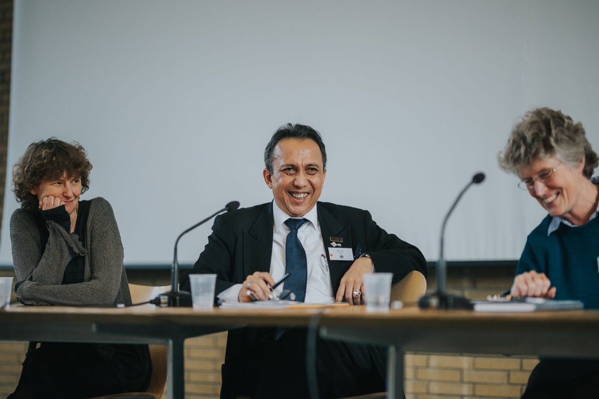 IWTnet's tweet photo. Miss our #IWTSymposium debate with @JohnSimpsonNews @lizwcs @EJMilnerGulland @TRAFFIC_WLTrade last week? Watch here: https://t.co/BatKc0hh4d https://t.co/nTGI8AlZHh