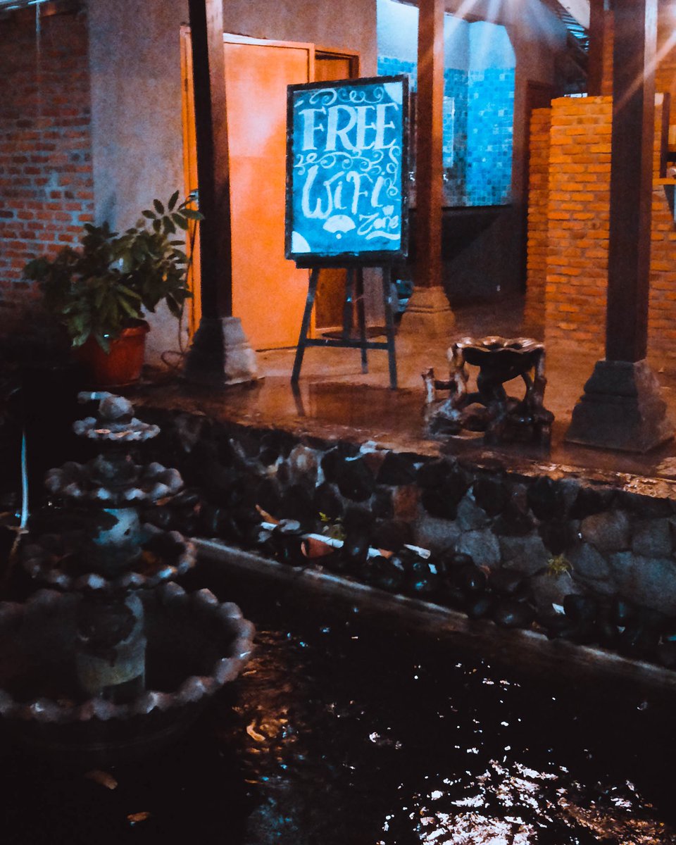 KafeTen's tweet photo. Melipir yuks kakak, nikmatin suasana &amp; menu plus free wifi..

#freewifi #kafeten #nongkrong #kongkow #kafe #ciledug #bintaro #kuliner #cozy https://t.co/AZzMLZnDht