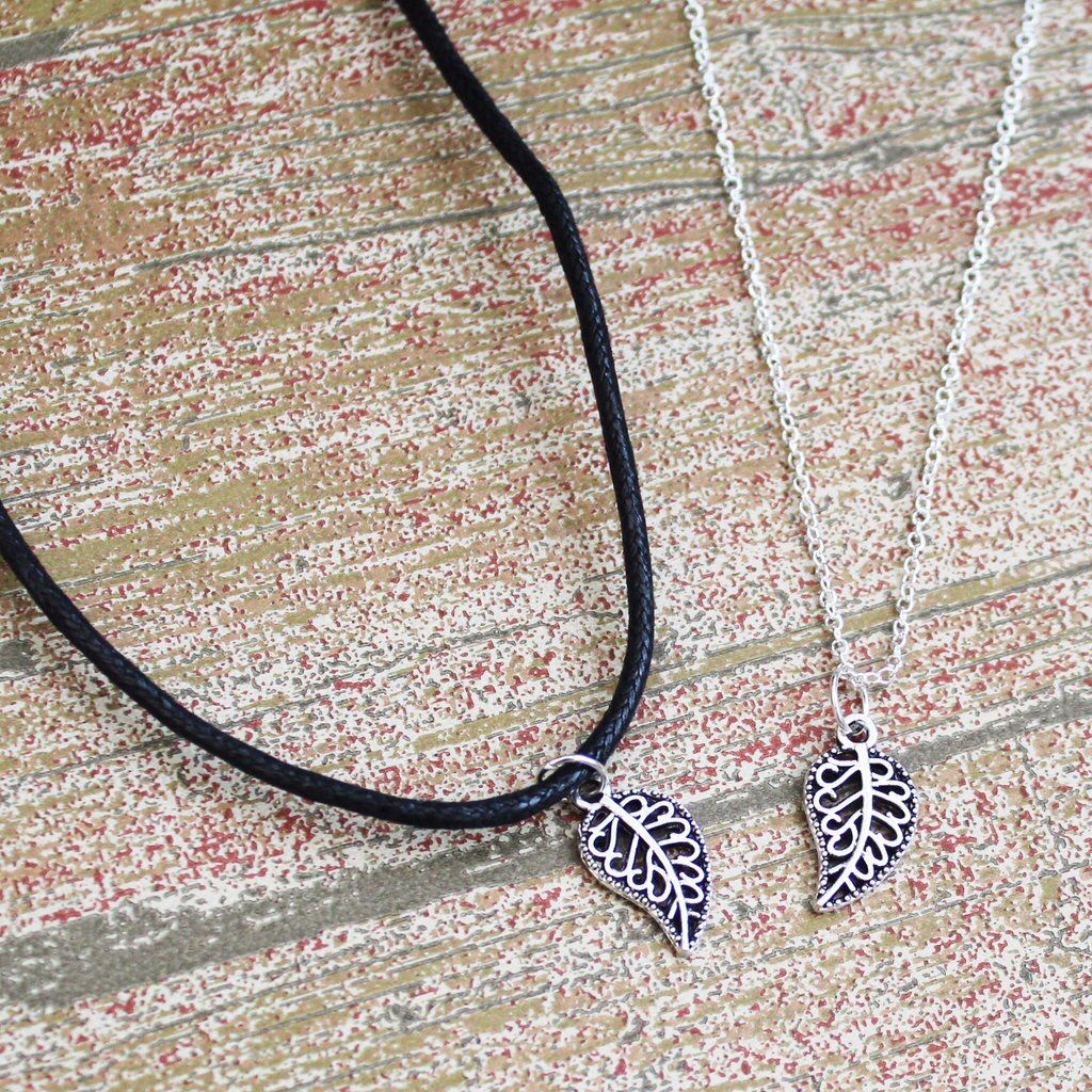 Jenems_'s tweet photo. Lace leaf necklace or choker ๐๐ https://t.co/D33DCKzQSQ #autumn #autumngoals #autumninal #choker #bohemian #boho #bbloggers #fbloggers https://t.co/jnzhEGaOwO