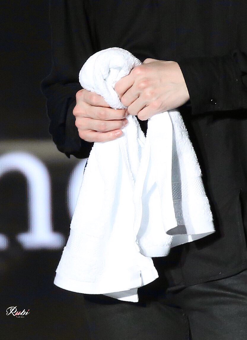 Poppy_rubi412's tweet photo. #SEHUN #세훈 中秋佳节快乐🎑 https://t.co/AOlcoxdOBF