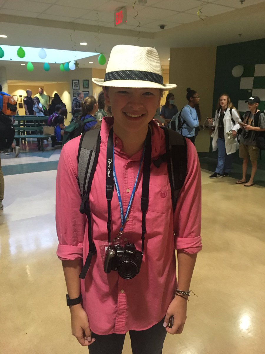 When I Grow Up day...<a href="/Ashlyn_M_White/">Ashlyn White</a> has low aspirations to wear hoodies, take pics and eat @ bad restaurants @GSunDarrenReese #ghshoco2k17