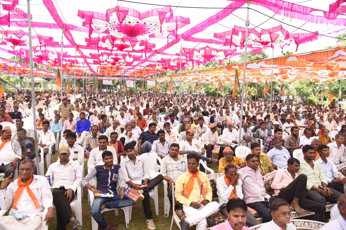 Nitinbhai_Patel's tweet photo. #ગુજરાતગૌરવયાત્રા ના ચોથા દિવસે મહીસાગર જીલ્લાના બાલાસિનોર ખાતે ઉપસ્થિત વિશાળ જનમેદની સભાને સંબોધન કર્યું. https://t.co/YBM1AOILc0