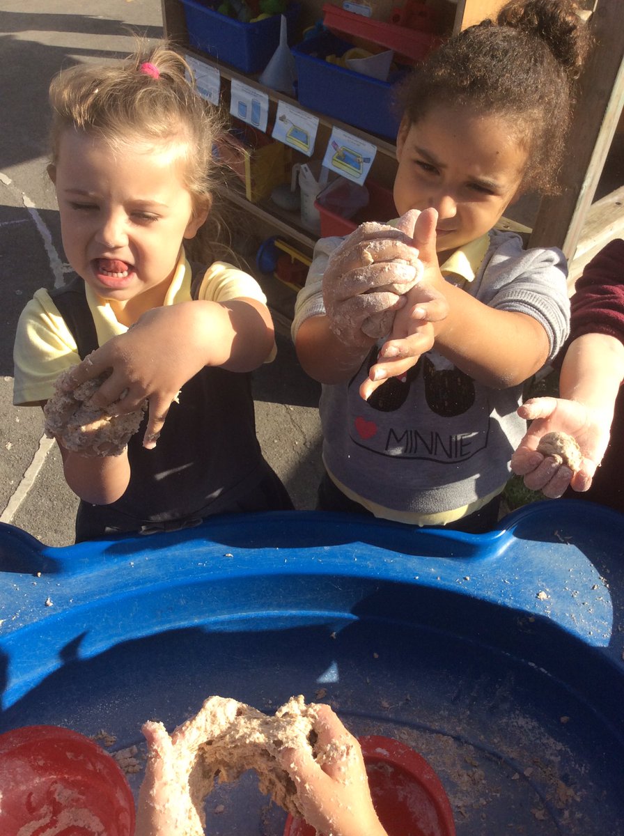 stcharleshullFS's tweet photo. Foundation stage have been making bread this week!!!! #earlyyears #education #outdoorlearning #children #hull https://t.co/sMRFPUfYMS