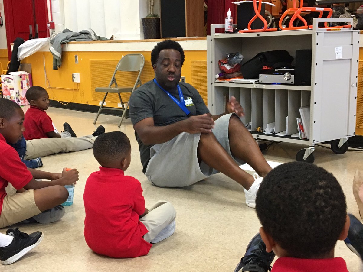 dcpspartners's tweet photo. Sit ups are the skill of the week @HendleyES 's @BoksKids before school fitness program! https://t.co/YbAvXbJh9y