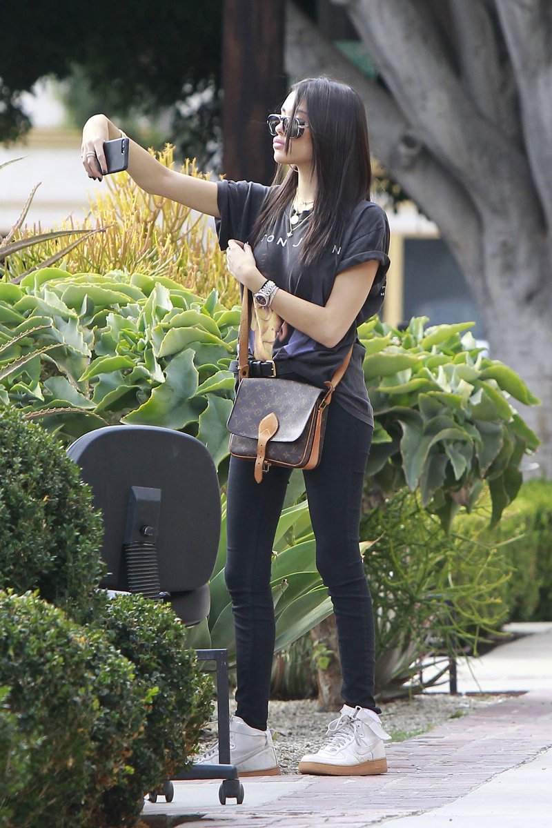 notmaddiesfault's tweet photo. 3 ตุลาคม: madison beer ออกมาจากซาลอนในลอสแอนเจลิส https://t.co/GcotuQIvfx