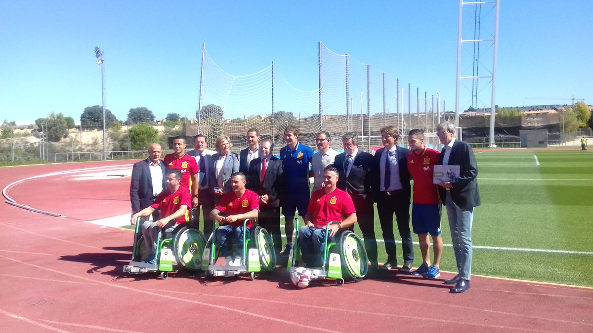 BringValueCons's tweet image. El fútbol en silla de ruedas es una realidad y no nos pudimos perder la presentación. @rfef @Thiago6 @julenlopetegui @Koke6 @8JULENGUERRERO