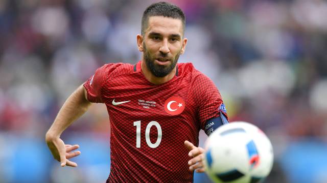 RbetOfficial's tweet photo. Arda Turan, İzlanda maçında forma giymesi halinde Milli takım forması altında 100. maçına çıkacak. https://t.co/Xkw2BybeKp