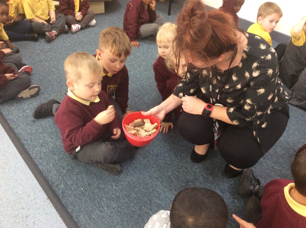 stcharleshullFS's tweet photo. Baking and tasting our bread! #autumn #earlyyears #hull #education #talkforwriting #TfW #littleredhen https://t.co/gGYVtDVHLi