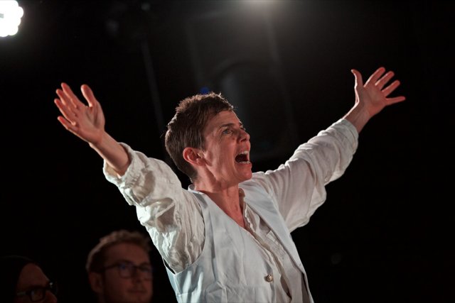 ACMActors's tweet image. Watch our superb client @actorboat Teresa Jennings in @birdmail #DisorderContained  9-10th Oct @RichMixLondon #worldmentalhealthday #prison