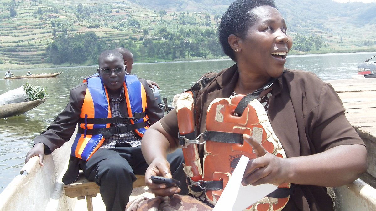 What does a #midwife do? Sometimes they travel by boat to deliver babies -- and save lives: medium.com/@WRAglobal/qua… via <a href="/wrauganda/">WRAUganda</a> <a href="/aotc2017/">AOTC2017</a>